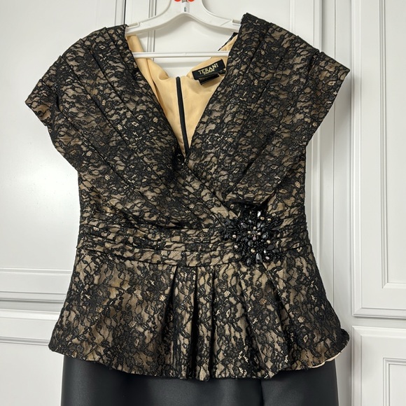 Peplum, lace and taffeta gown - Picture 2 of 15